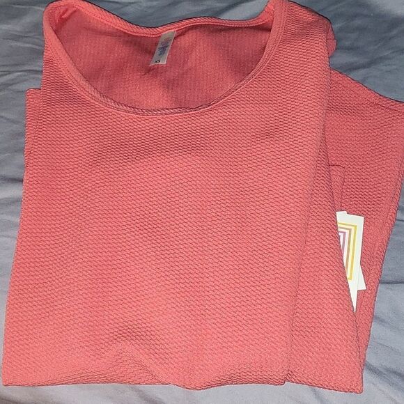 Lularoe  thermal pink tee - Picture 1 of 3